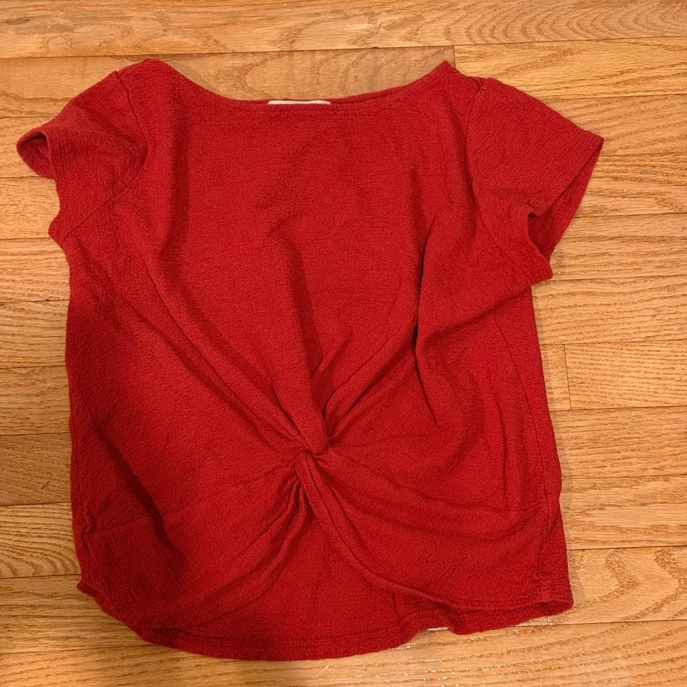 Loft Women's Short Sleeve Twist Front Tee Shirt Top Textured Red
Size medium